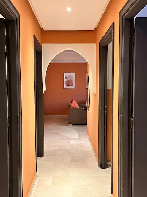 Appartement Centre Gueliz Avec Terrasse Spacieuse マラケシュ アパート